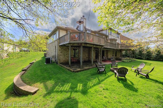 2527 Munster Road, Rochester Hills, MI 48309