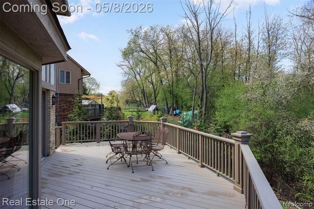 2527 Munster Road, Rochester Hills, MI 48309