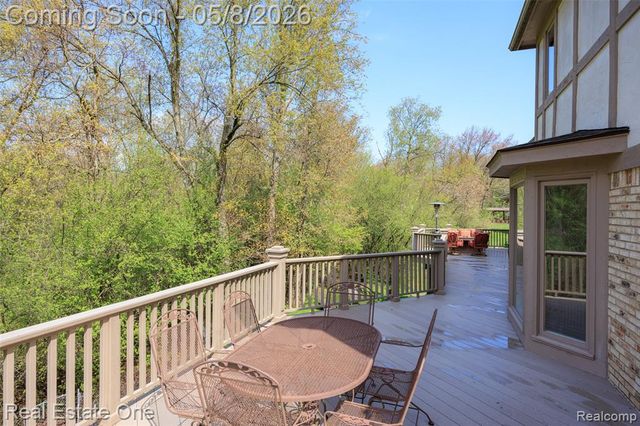 2527 Munster Road, Rochester Hills, MI 48309
