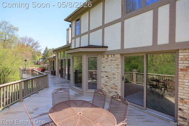 2527 Munster Road, Rochester Hills, MI 48309
