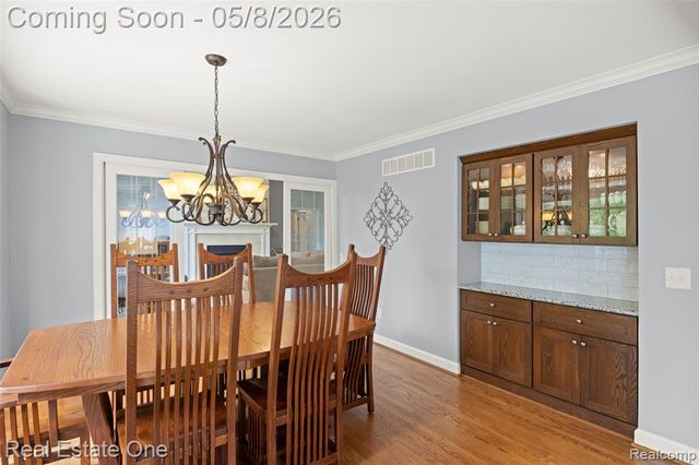 2527 Munster Road, Rochester Hills, MI 48309