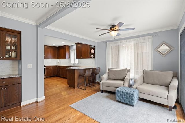 2527 Munster Road, Rochester Hills, MI 48309