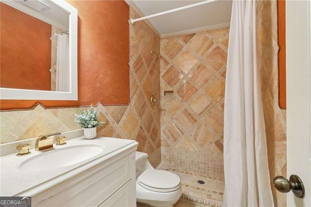 718 Haralson Drive SW, Lilburn, GA 30047