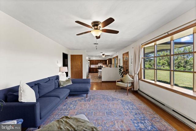 13767 CREST HILL RD, Flint Hill, VA 22627