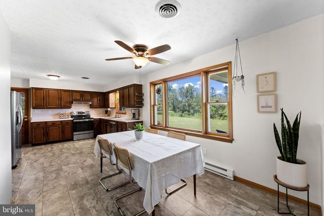 13767 CREST HILL RD, Flint Hill, VA 22627