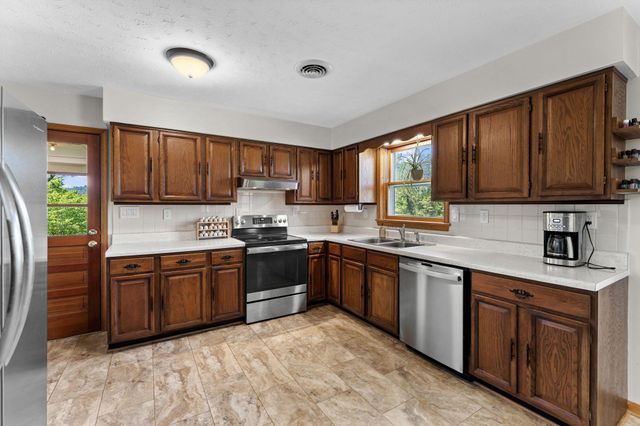 13767 CREST HILL RD, Flint Hill, VA 22627