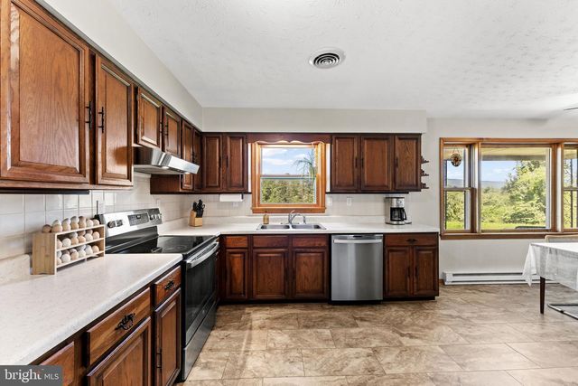 13767 CREST HILL RD, Flint Hill, VA 22627