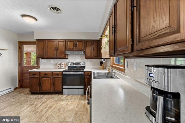 13767 CREST HILL RD, Flint Hill, VA 22627