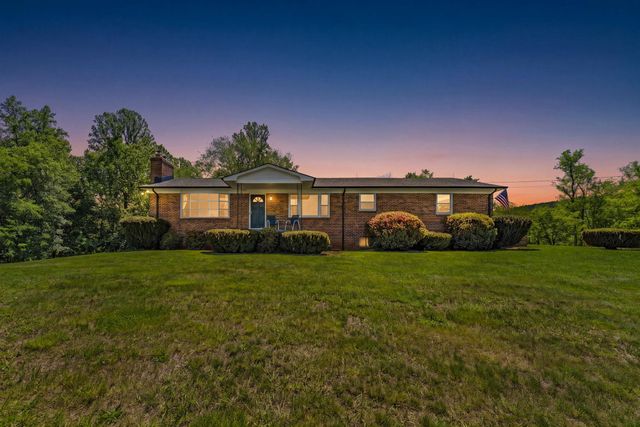 13767 CREST HILL RD, Flint Hill, VA 22627