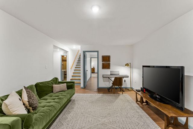 13767 CREST HILL RD, Flint Hill, VA 22627