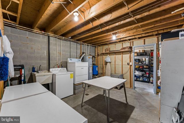 13767 CREST HILL RD, Flint Hill, VA 22627