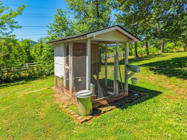 13767 CREST HILL RD, Flint Hill, VA 22627