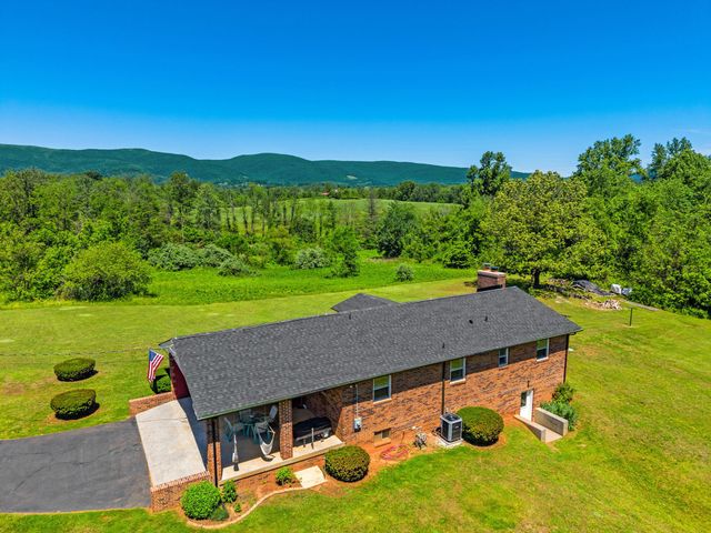 13767 CREST HILL RD, Flint Hill, VA 22627