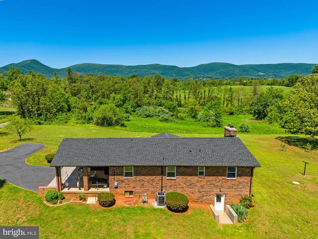 13767 CREST HILL RD, Flint Hill, VA 22627