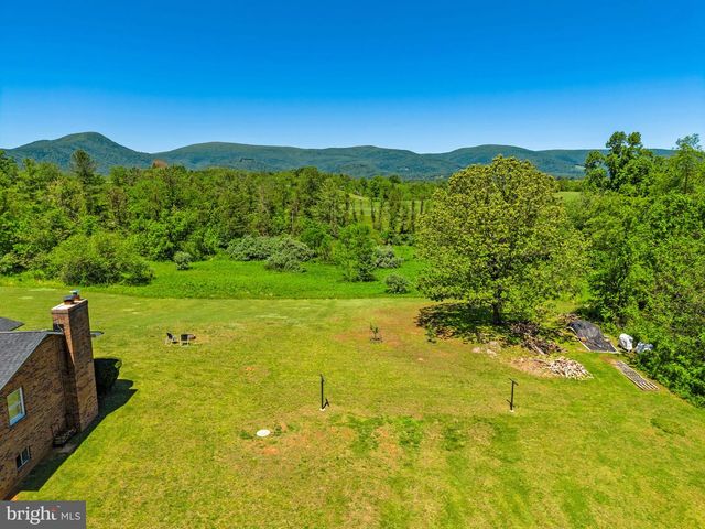 13767 CREST HILL RD, Flint Hill, VA 22627