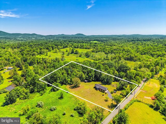 13767 CREST HILL RD, Flint Hill, VA 22627