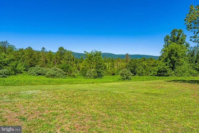 13767 CREST HILL RD, Flint Hill, VA 22627