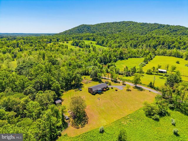 13767 CREST HILL RD, Flint Hill, VA 22627