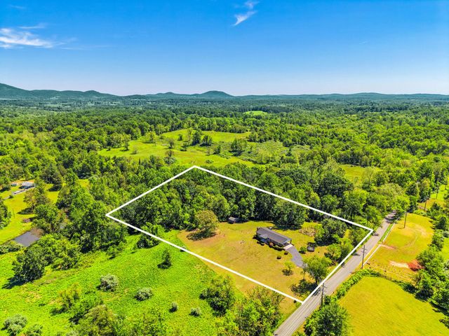 13767 CREST HILL RD, Flint Hill, VA 22627