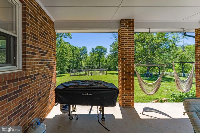 13767 CREST HILL RD, Flint Hill, VA 22627