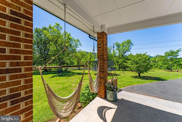 13767 CREST HILL RD, Flint Hill, VA 22627