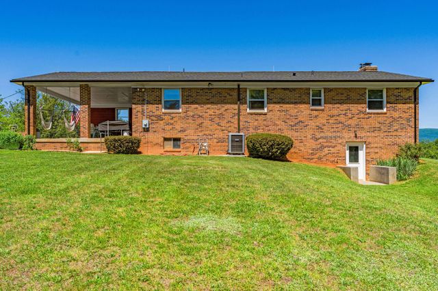 13767 CREST HILL RD, Flint Hill, VA 22627