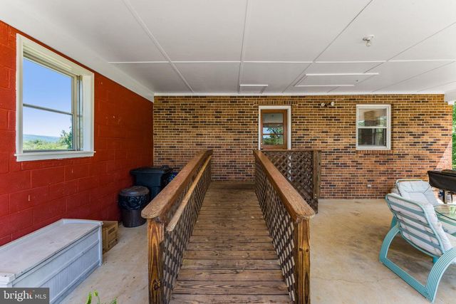 13767 CREST HILL RD, Flint Hill, VA 22627