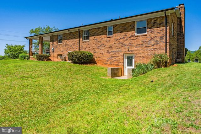 13767 CREST HILL RD, Flint Hill, VA 22627