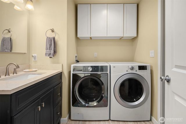 1452 8th Place S, Edmonds, WA 98020