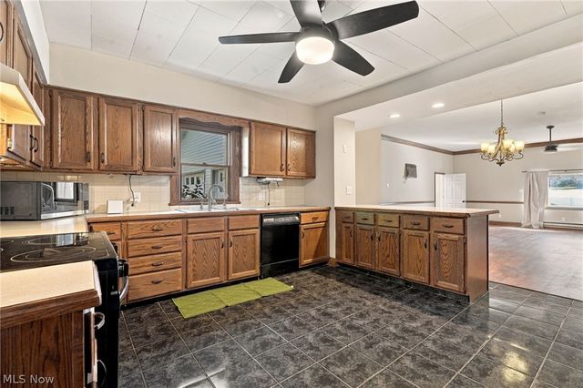 1953 Lawn Avenue, Lowellville, OH 44436