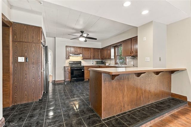 1953 Lawn Avenue, Lowellville, OH 44436