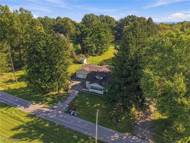 1953 Lawn Avenue, Lowellville, OH 44436