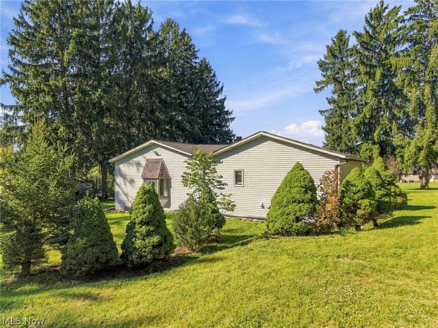 1953 Lawn Avenue, Lowellville, OH 44436