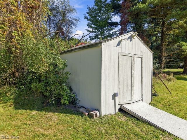 1953 Lawn Avenue, Lowellville, OH 44436