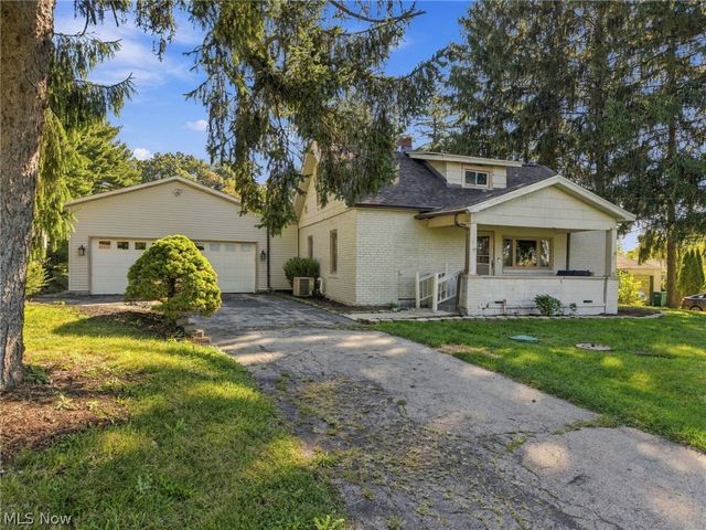 1953 Lawn Avenue, Lowellville, OH 44436