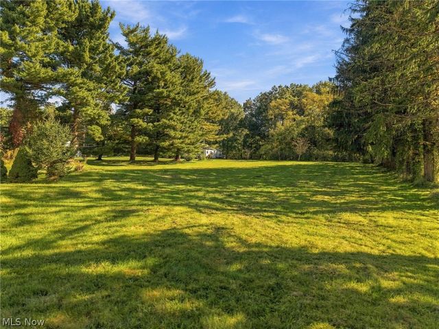 1953 Lawn Avenue, Lowellville, OH 44436