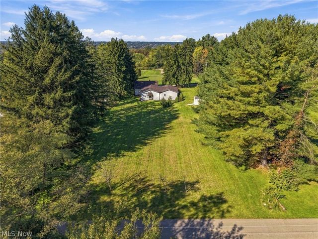 1953 Lawn Avenue, Lowellville, OH 44436