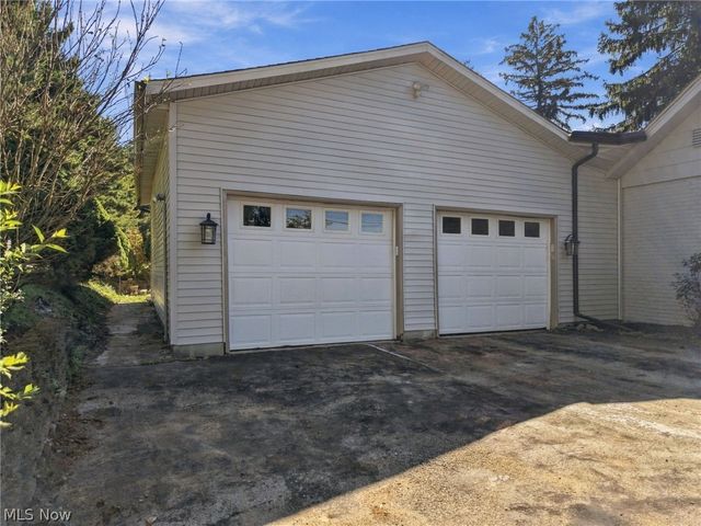 1953 Lawn Avenue, Lowellville, OH 44436
