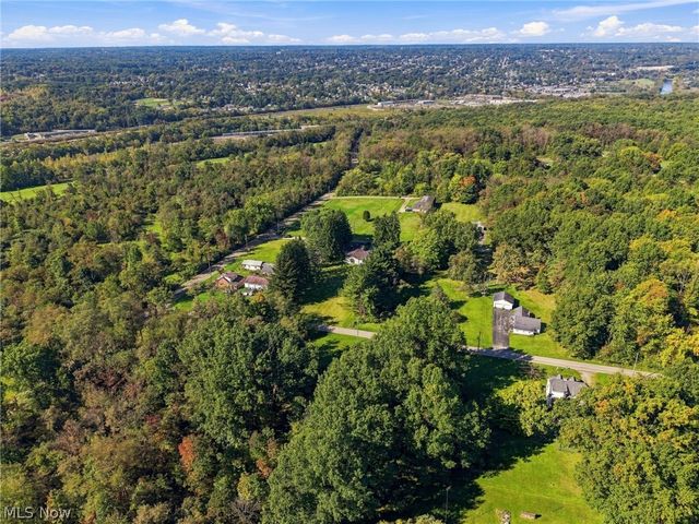 1953 Lawn Avenue, Lowellville, OH 44436