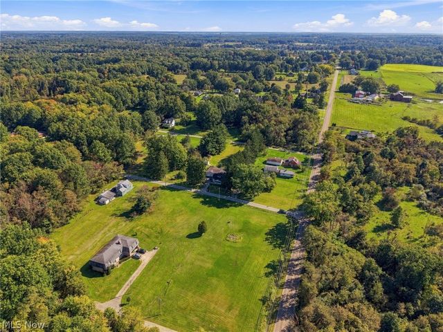 1953 Lawn Avenue, Lowellville, OH 44436