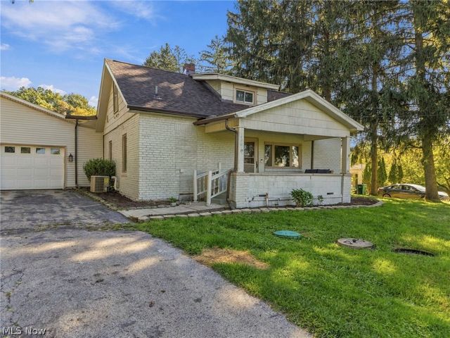 1953 Lawn Avenue, Lowellville, OH 44436