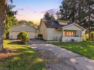 1953 Lawn Avenue, Lowellville, OH 44436