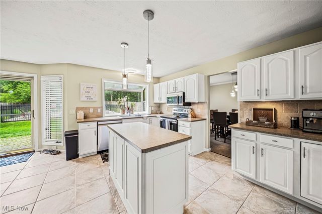 20393 Wildwood Lane, Strongsville, OH 44149