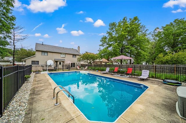 20393 Wildwood Lane, Strongsville, OH 44149