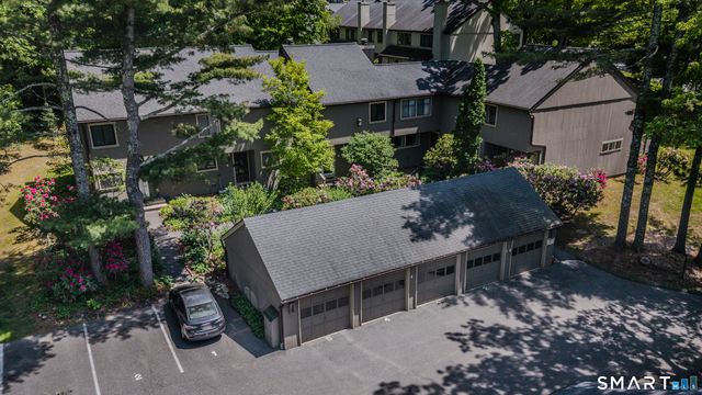 4 Woods Way 4, Woodbury, CT 06798