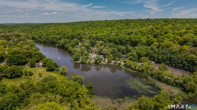 4 Woods Way 4, Woodbury, CT 06798