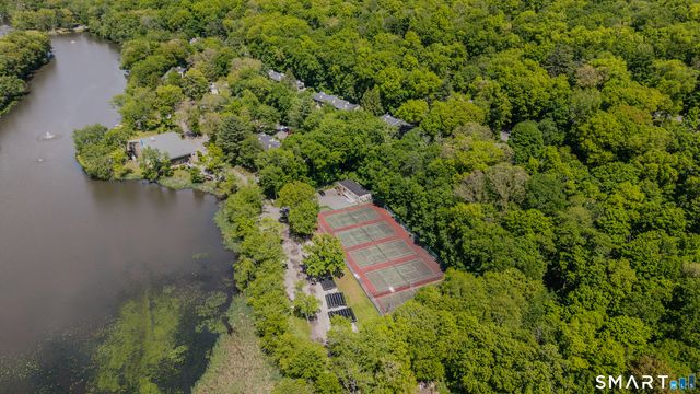 4 Woods Way 4, Woodbury, CT 06798