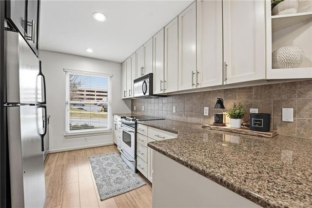 5004 Baltimore Street 204, Kansas City, MO 64112