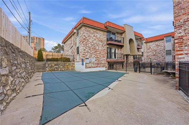 5004 Baltimore Street 204, Kansas City, MO 64112