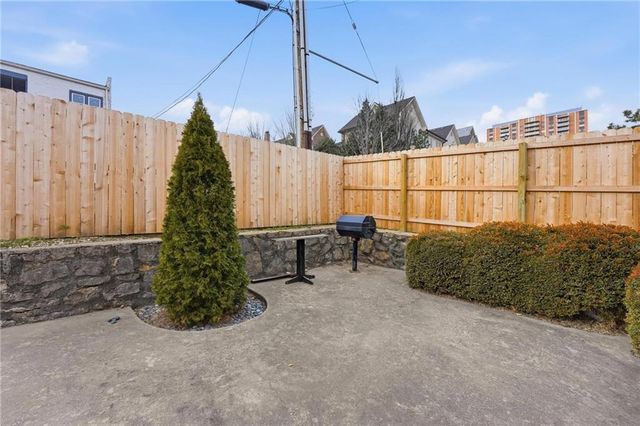 5004 Baltimore Street 204, Kansas City, MO 64112